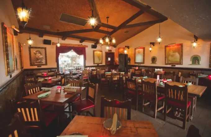 Exterior of El Tiempo Cantina Washington location in Houston