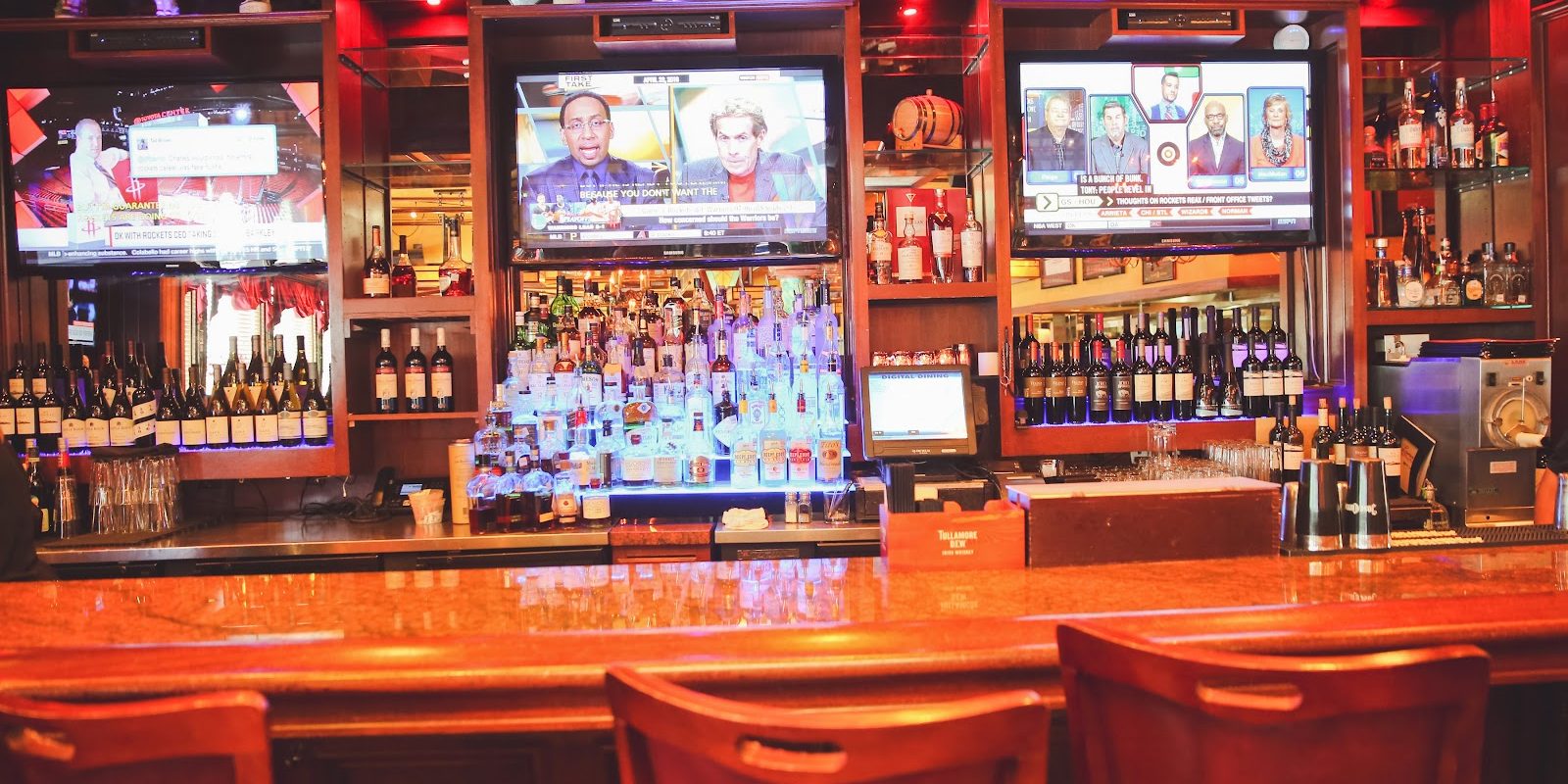 Exterior of Laurenzo's restaurant in Houston